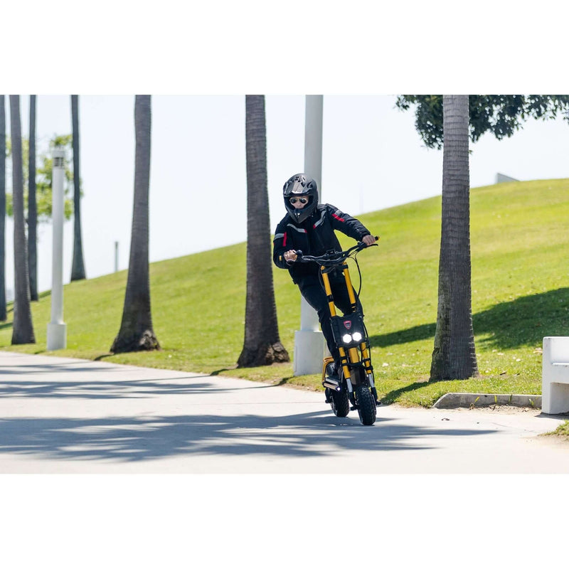 Kaabo King GTR Electric Scooter - Outside Town